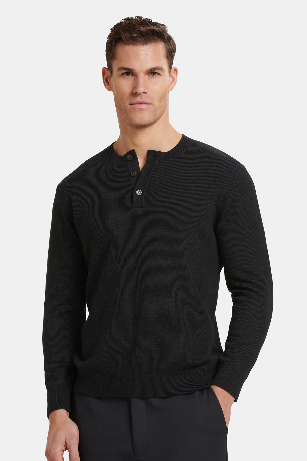A CAMISOLA HENLEY BARNA