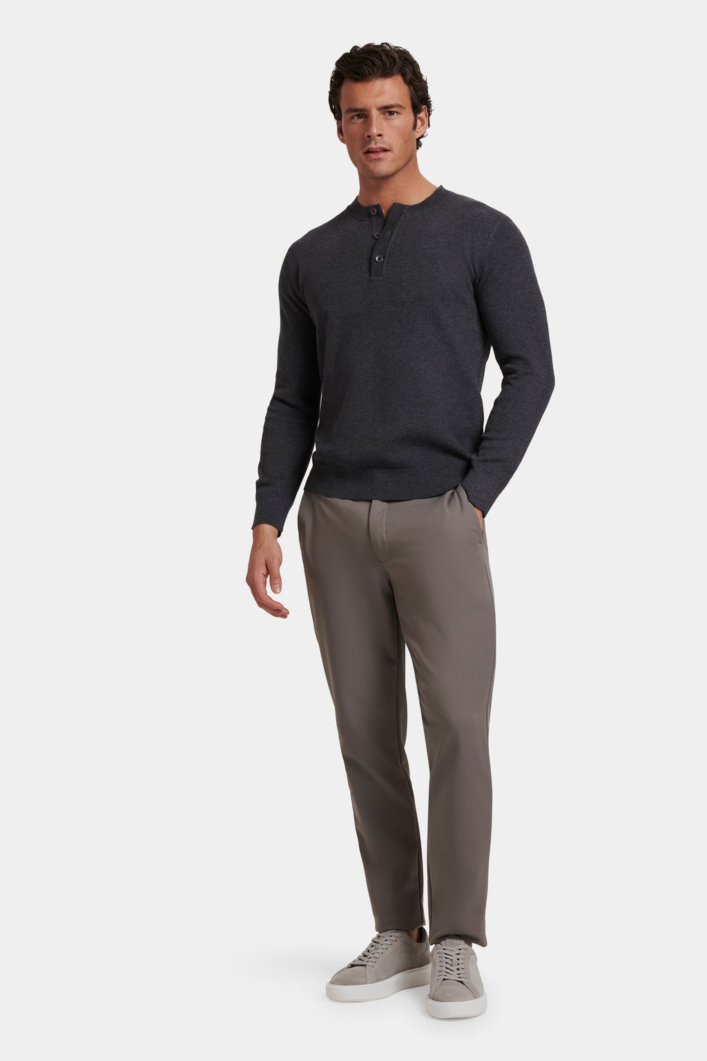 A CAMISOLA HENLEY BARNA