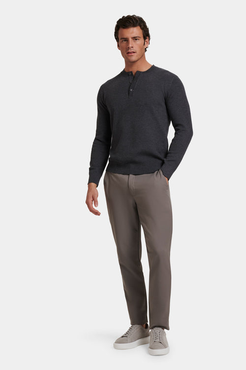 A CAMISOLA HENLEY BARNA