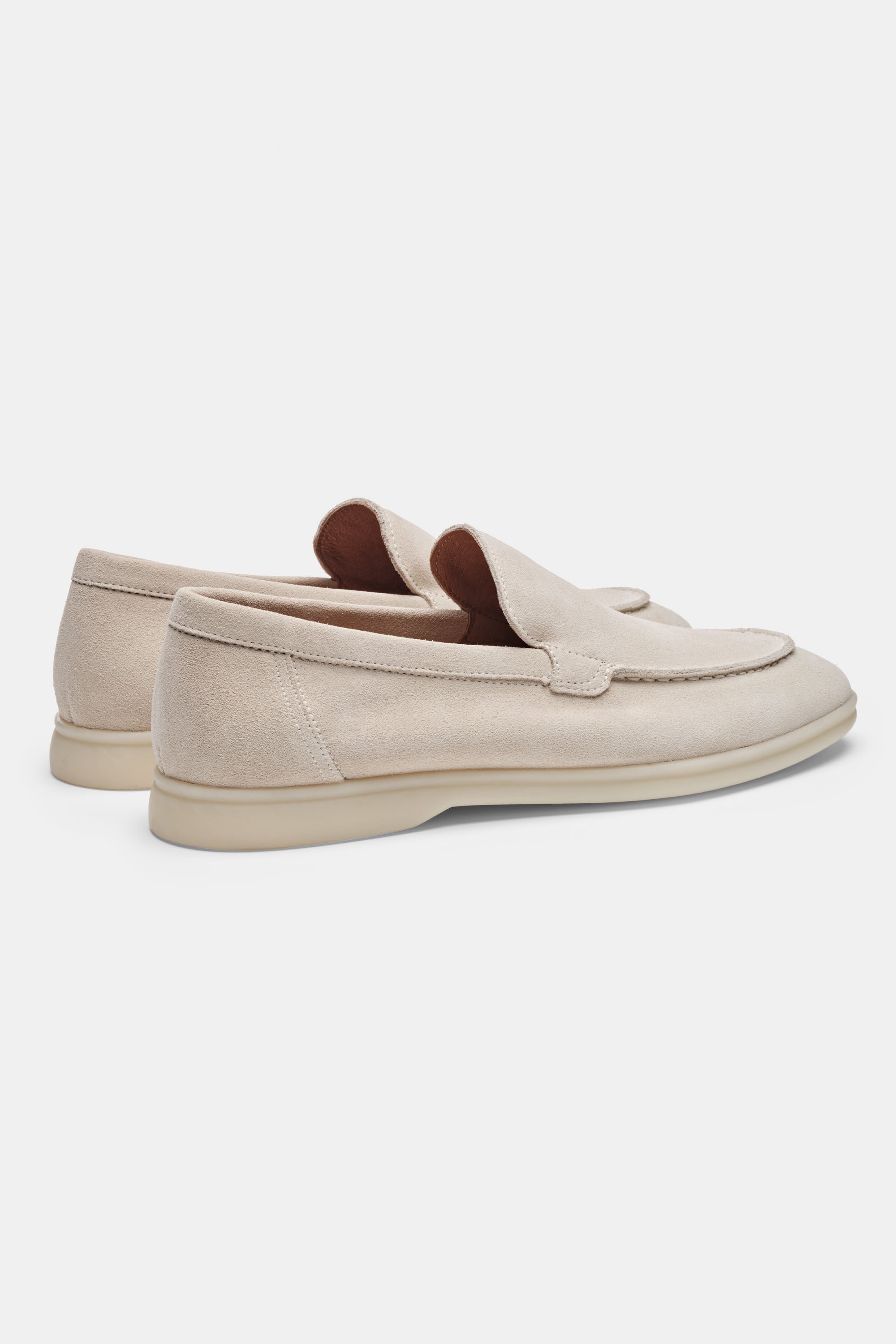 O LOAFER CLÁSSICO EM CAMURÇA