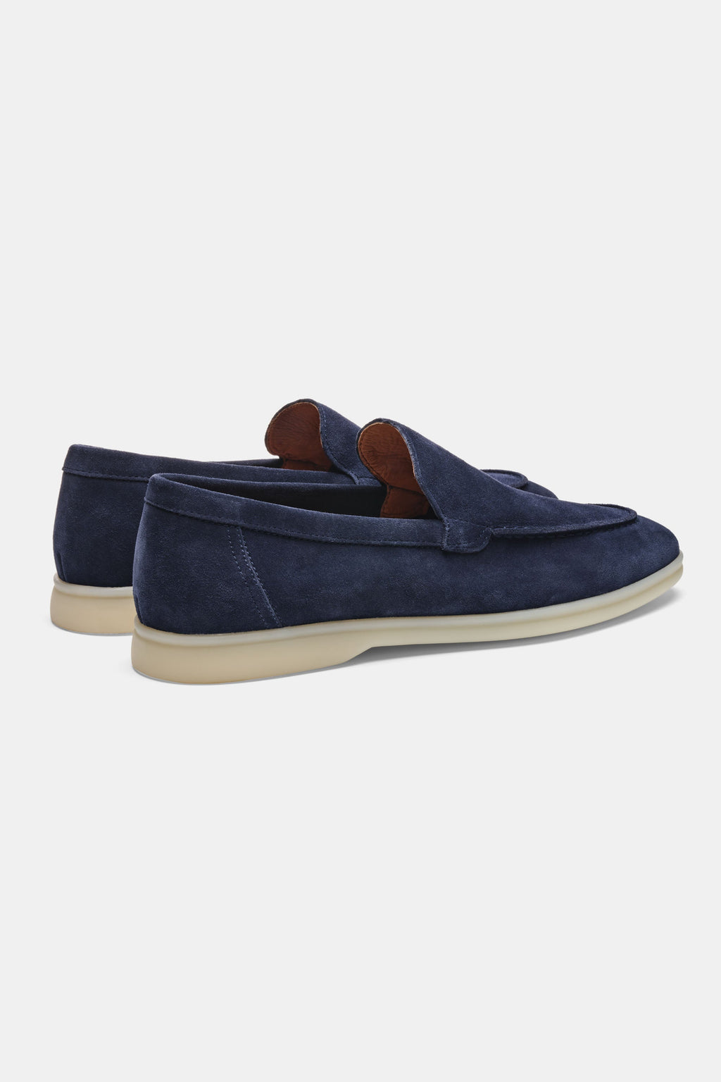 O LOAFER CLÁSSICO EM CAMURÇA