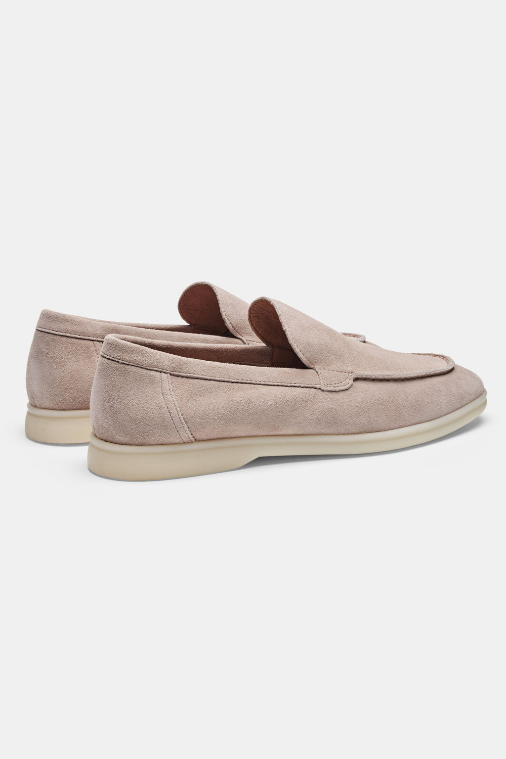 O LOAFER CLÁSSICO EM CAMURÇA