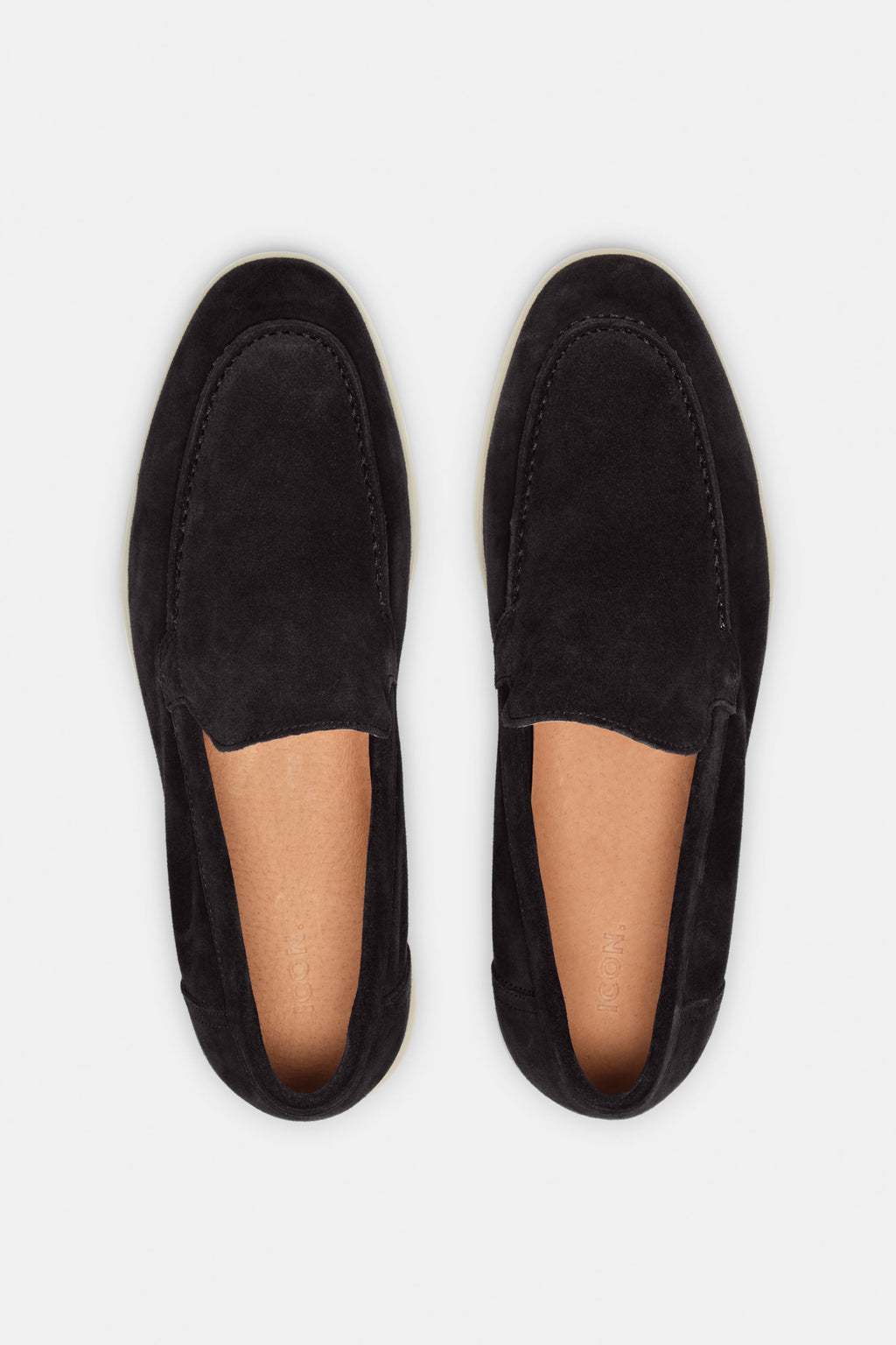 O LOAFER CLÁSSICO EM CAMURÇA