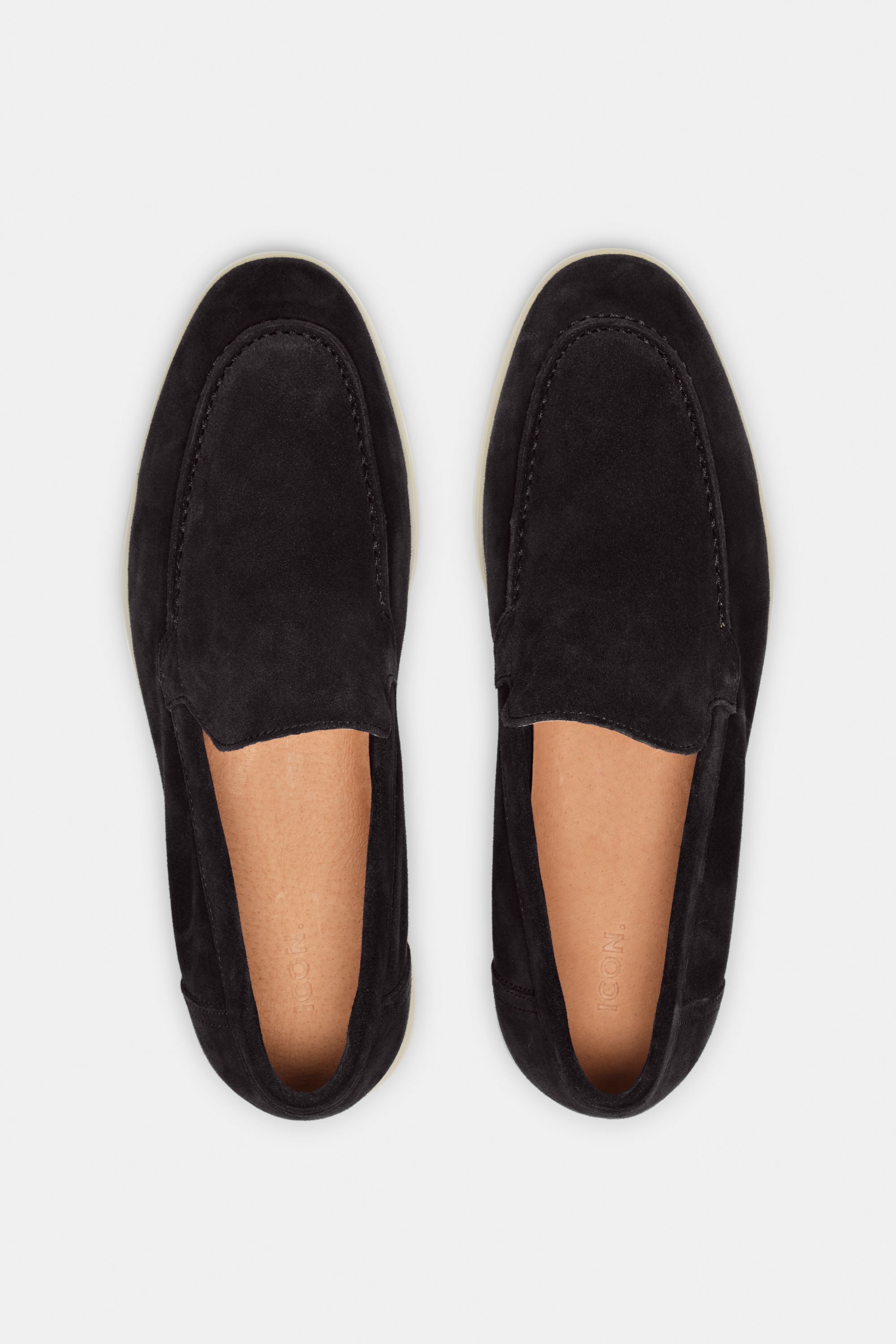 O LOAFER CLÁSSICO EM CAMURÇA