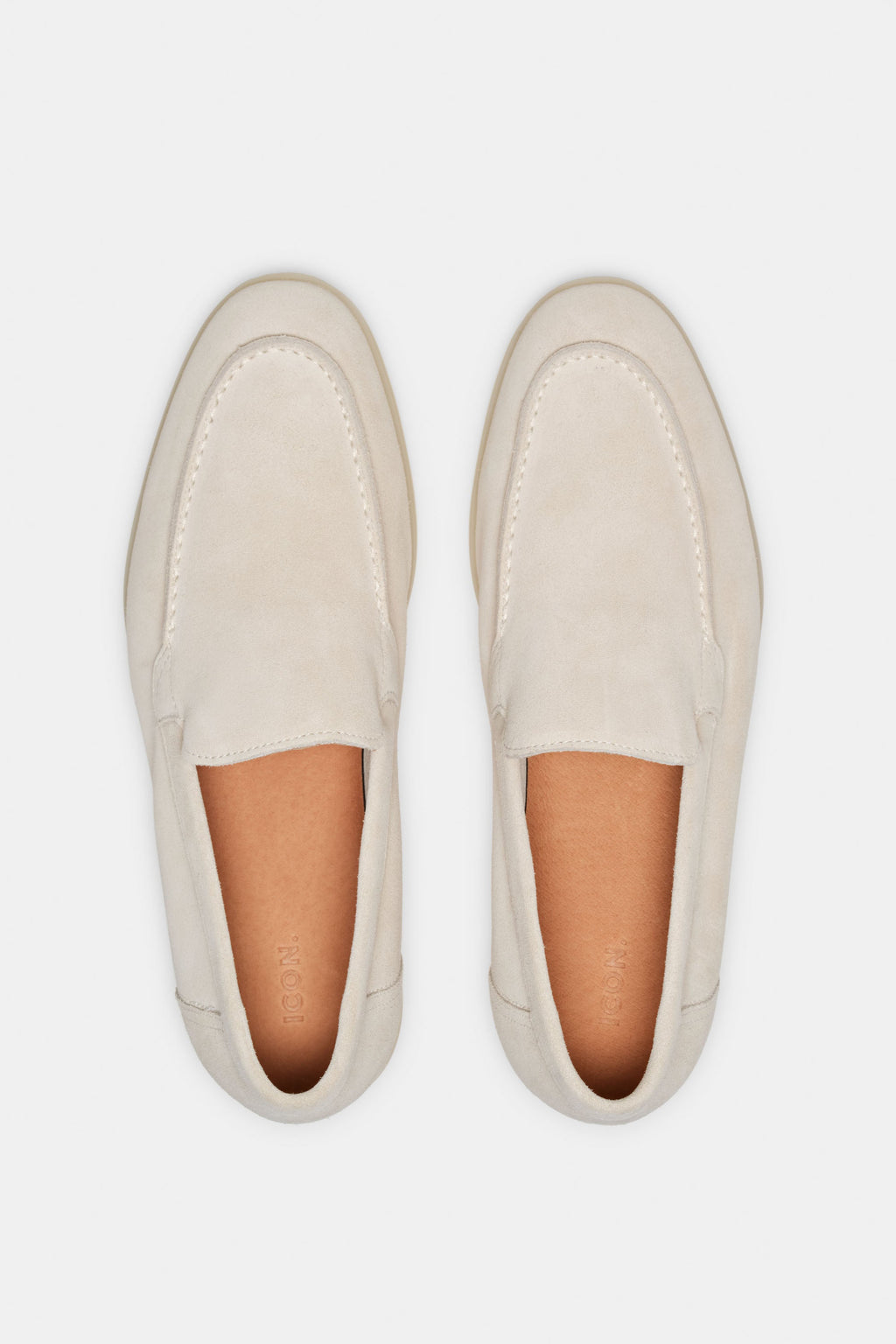 O LOAFER CLÁSSICO EM CAMURÇA