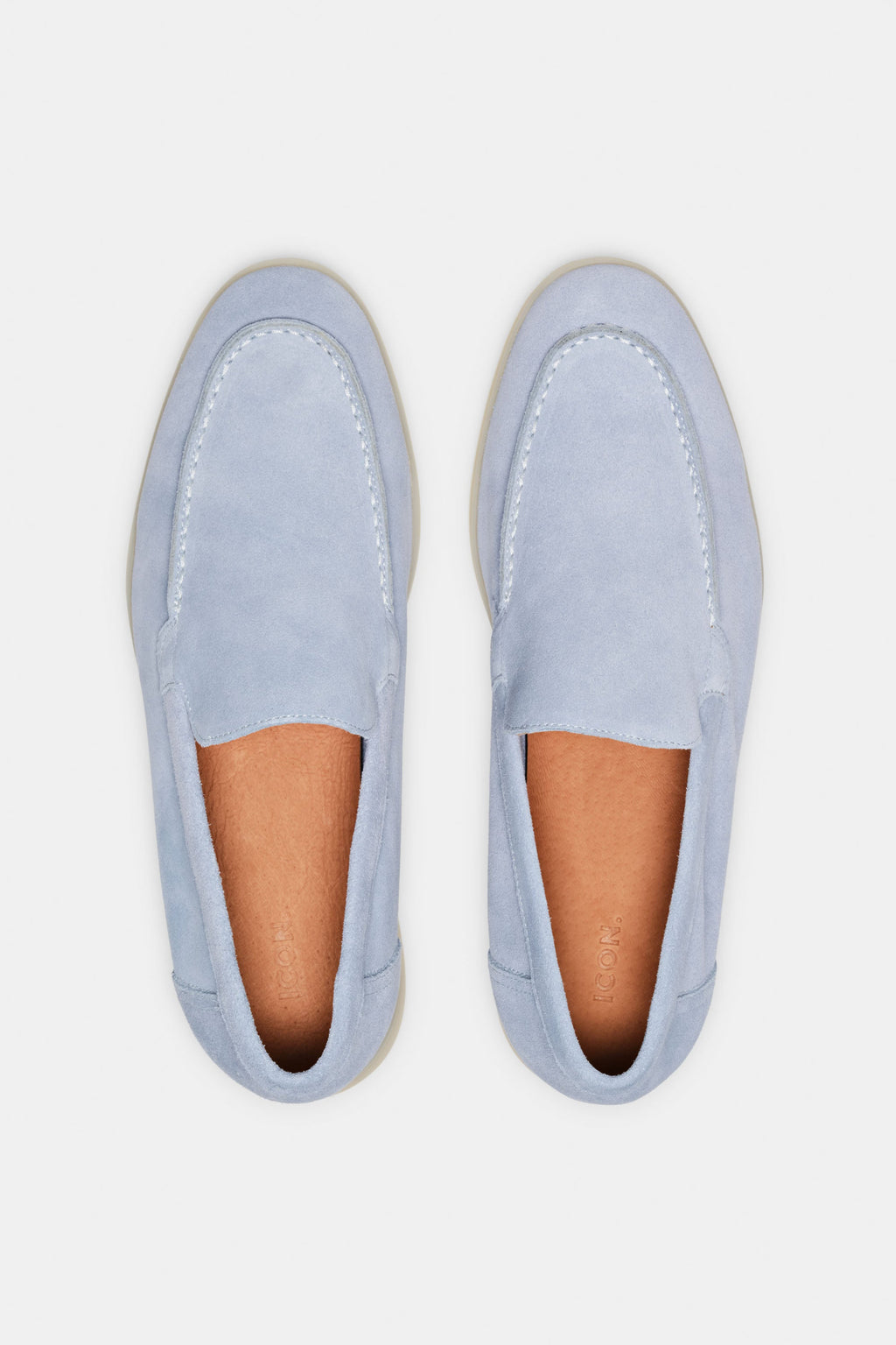 O LOAFER CLÁSSICO EM CAMURÇA