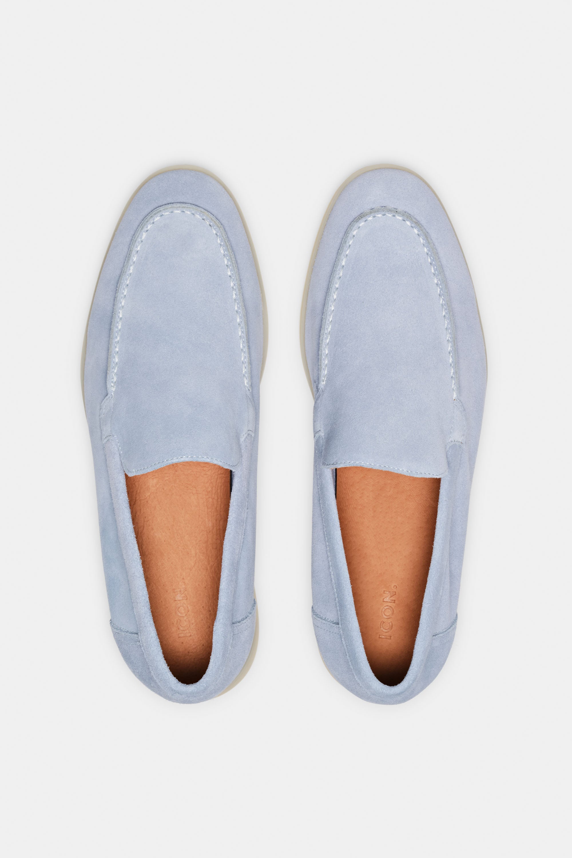 O LOAFER CLÁSSICO EM CAMURÇA