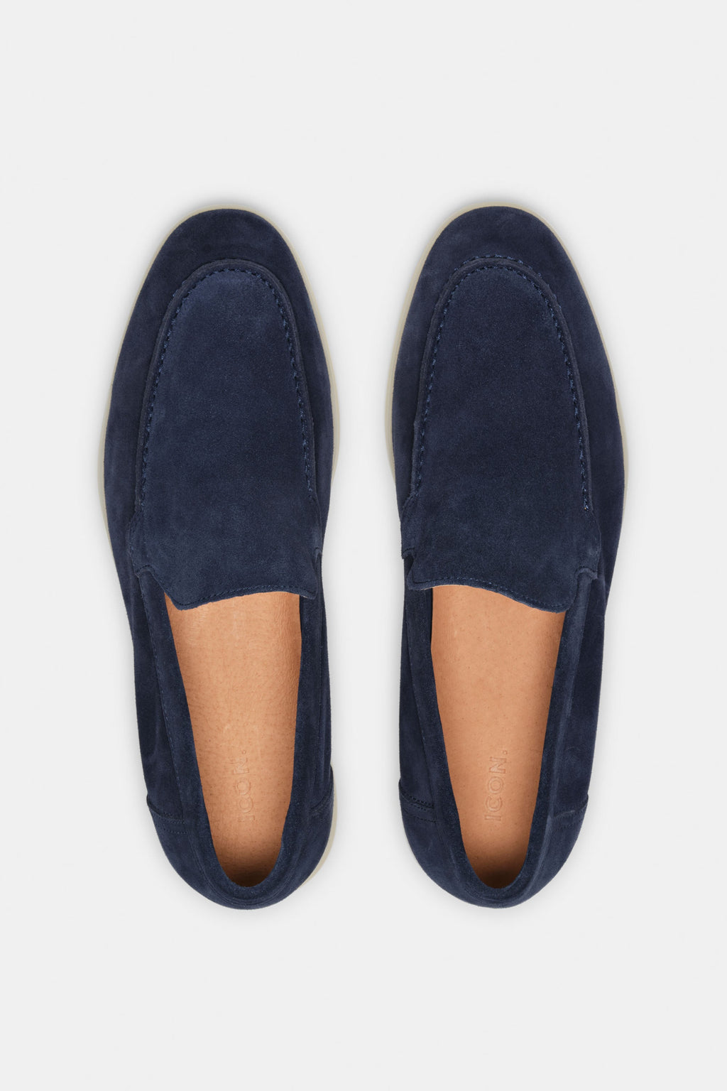 O LOAFER CLÁSSICO EM CAMURÇA