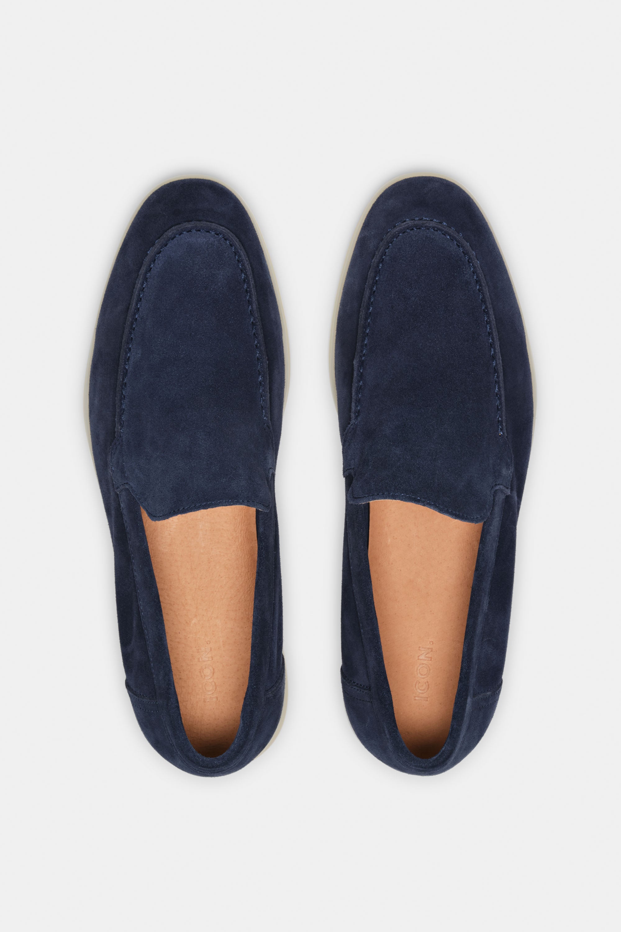 O LOAFER CLÁSSICO EM CAMURÇA