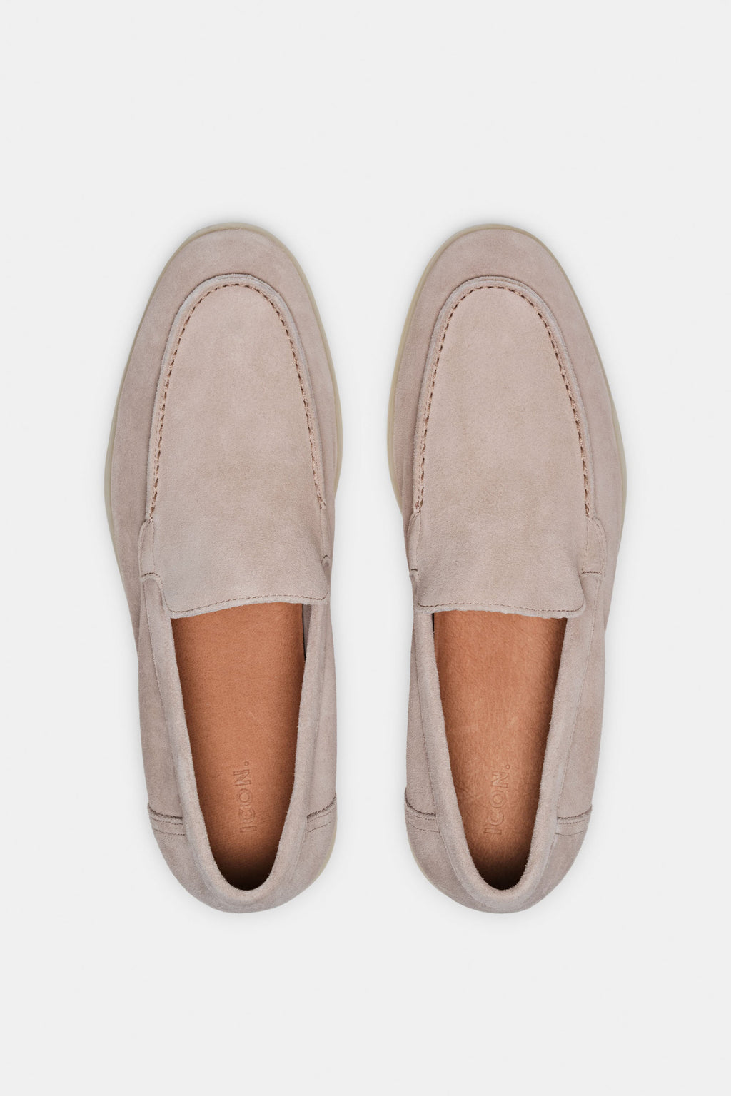O LOAFER CLÁSSICO EM CAMURÇA