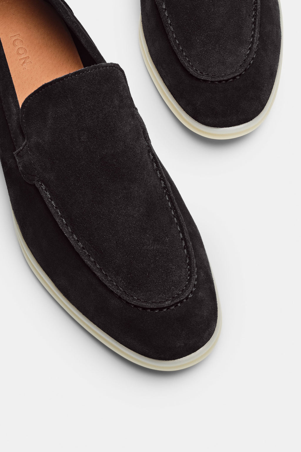 O LOAFER CLÁSSICO EM CAMURÇA