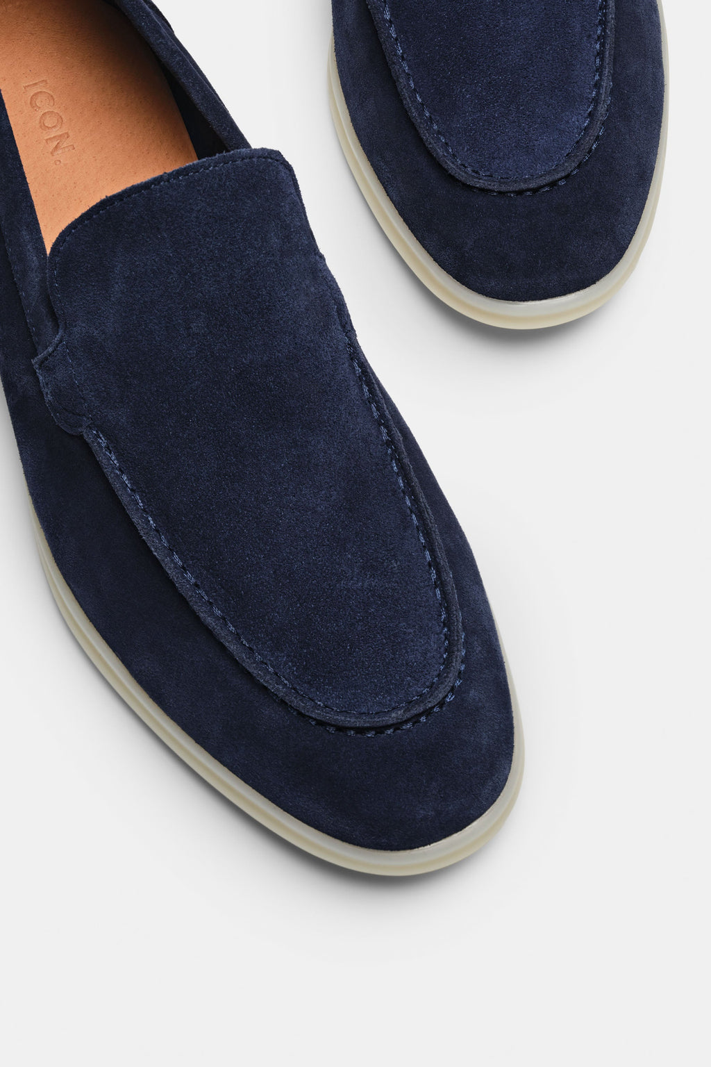 O LOAFER CLÁSSICO EM CAMURÇA